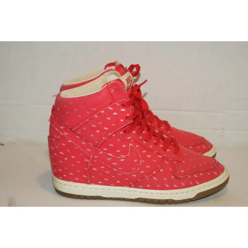 Nike Dunk Sky Hi Women's Size 8.5 Hidden Wedge Heel Shoes Red 543258-600